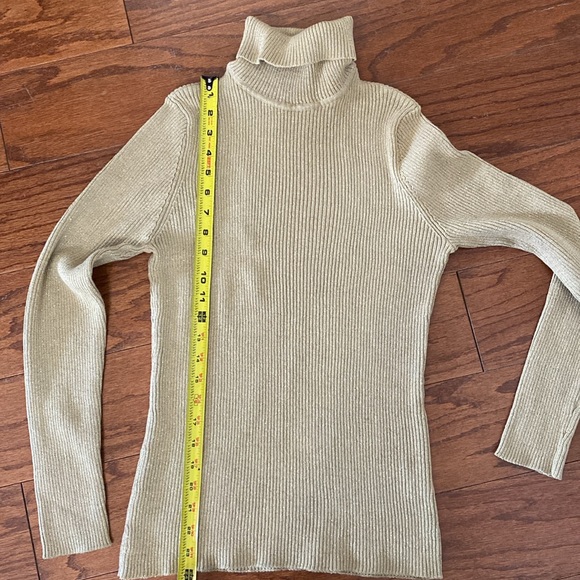 Basic Edition gold sparkly turtleneck sweater - Size Medium - Picture 9 of 9